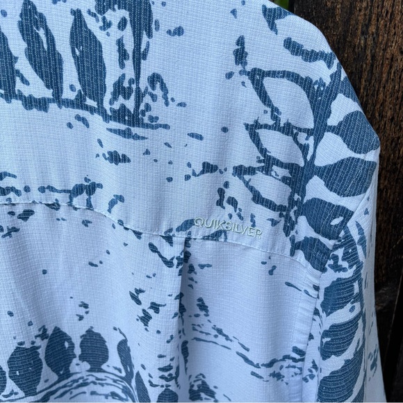 Quicksilver Men’s Waterman Collection Tailored Fit Kings Point Button Down Shirt - Picture 6 of 13